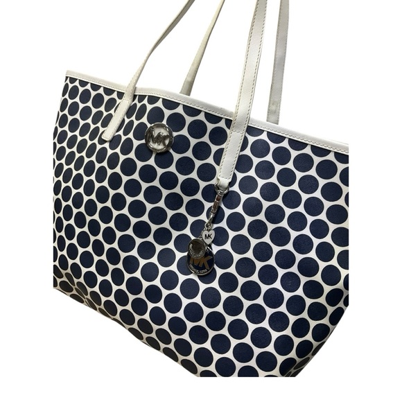 💙 Michael Kors Navy Polka‎ Dot Tote 👜 White Trim MK Charm